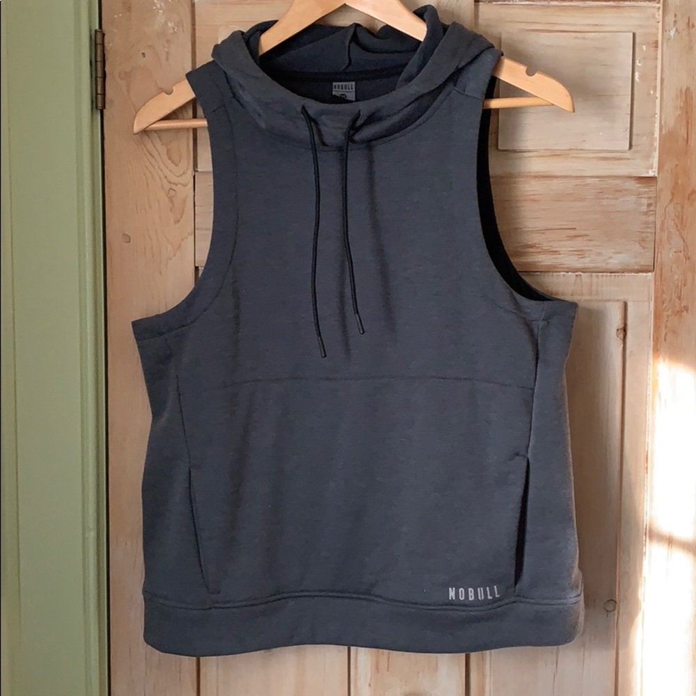 NOBULL WOMEN'S MICROPLUSH SLEEVELESS HOODIE MED